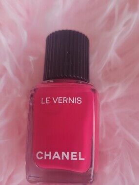 CHANEL Le Vernis Nail Polish — 506 Camelia